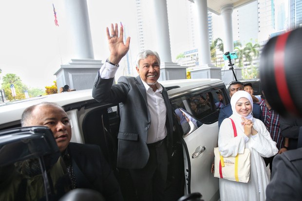 Kes rasuah: Timbalan PM Malaysia dilepaskan tanpa dibebaskan Mahkamah