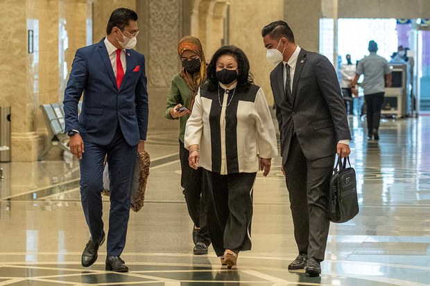 Tukang emas selebriti Global Royalty saman Rosmah Mansor, tuntut AS$14.57 juta Tukang emas selebriti Global Royalty saman Rosmah Mansor, tuntut AS$14.57 juta