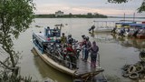 Bot penambang seberang hilir Sungai Perak jimat masa dan kos