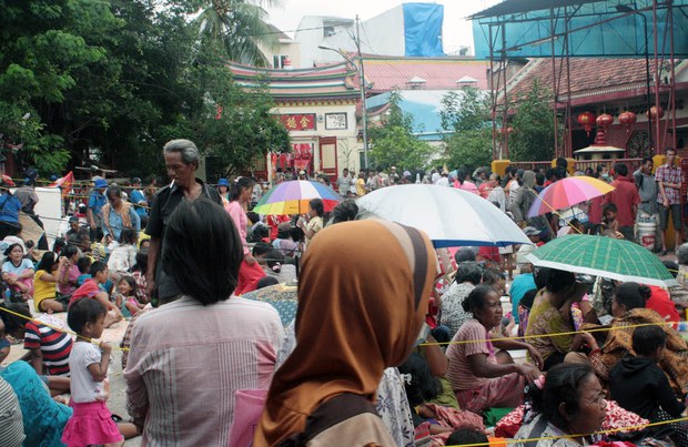 10-crowd.jpg
