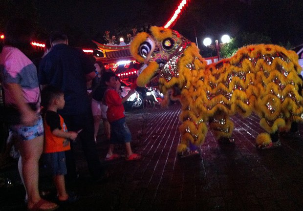 2-indonesia-lion-dance.jpg