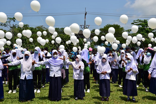 220330-th-my-peace-talks-balloons.jpg