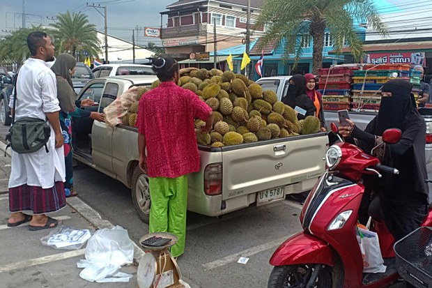 190708-TH-durian-retailer-800.jpg