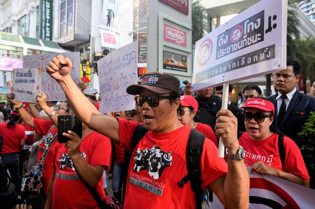 190401-TH-demonstrators-1000.jpg