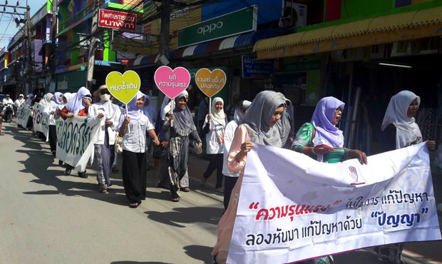 TH-peacetalk-marching-1000 TH-peacetalk-marching-1000