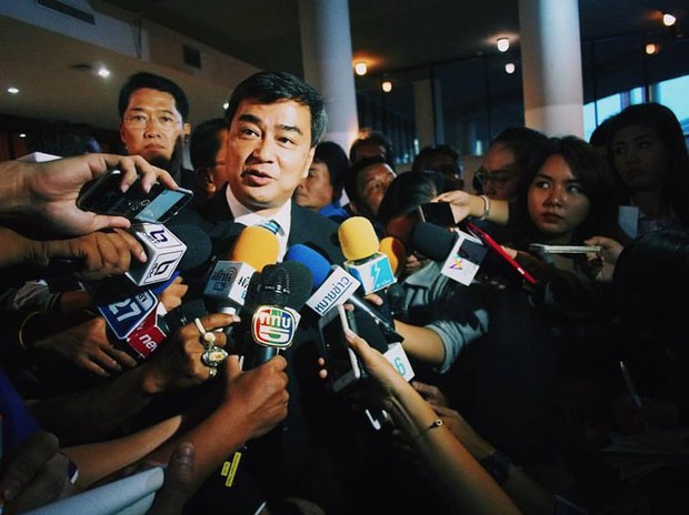 TH-abhisit-800